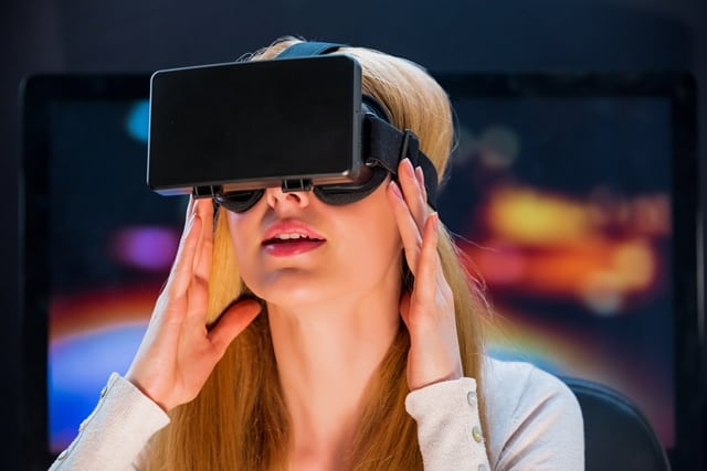 Virtual Reality: Adopting Storytelling Strategies